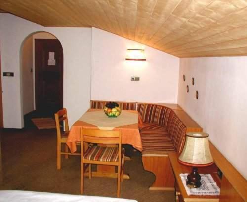 Apparthotel Taufenbrunn Parcines Habitación foto